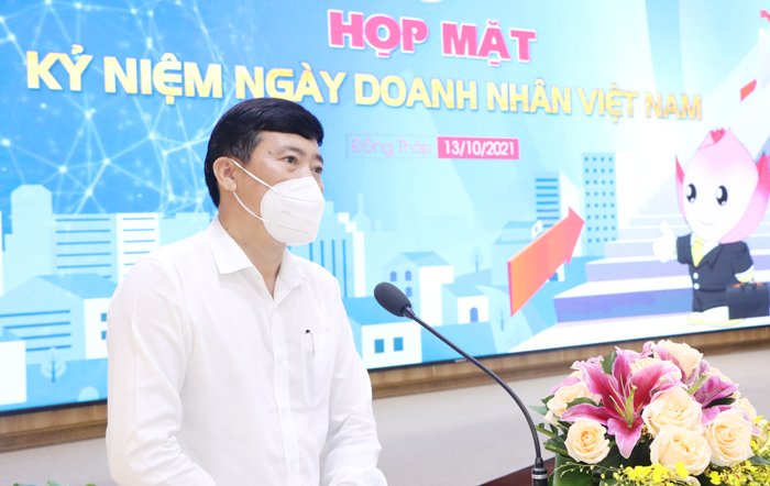 Chủ tịch UBND tỉnh Đồng Th&amp;aacute;p -Phạm Thiện Nghĩa ghi nhận, t&amp;ocirc;n vinh những đ&amp;oacute;ng g&amp;oacute;p to lớn của doanh nh&amp;acirc;n, doanh nghiệp tỉnh Đồng Th&amp;aacute;p. Ảnh: Văn Khương