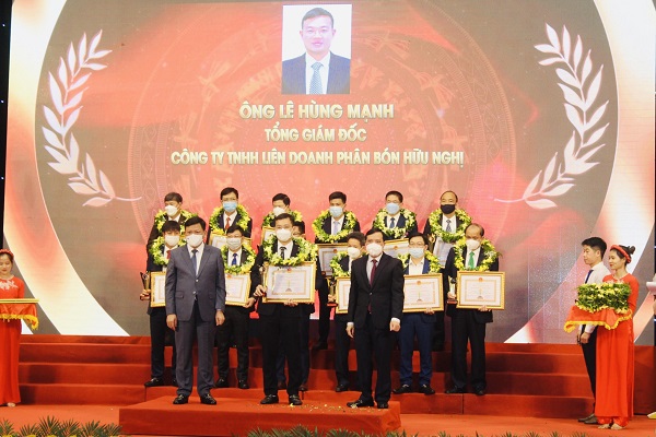 Đ&amp;acirc;y l&amp;agrave; phần thưởng xứng đ&amp;aacute;ng cho c&amp;aacute;c doanh nghiệp, doanh nh&amp;acirc;n xuất sắc trong sản xuất kinh doanh v&amp;agrave; c&amp;oacute; nhiều đ&amp;oacute;ng g&amp;oacute;p cho ng&amp;acirc;n s&amp;aacute;ch Nh&amp;agrave; nước