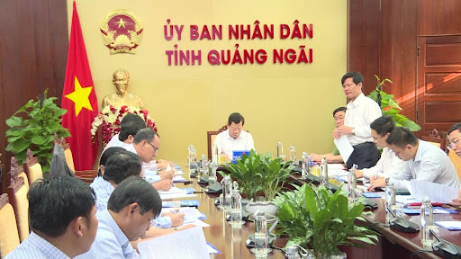 Chủ tịch UBND tỉnh Đặng Văn Minh vừa chủ tr&amp;igrave; cuộc họp giải quyết c&amp;aacute;c vướng mắc trong c&amp;ocirc;ng t&amp;aacute;c bồi thường, giải ph&amp;oacute;ng mặt bằng c&amp;aacute;c dự &amp;aacute;n của CTCP Th&amp;eacute;p H&amp;ograve;a Ph&amp;aacute;t Dung Quất