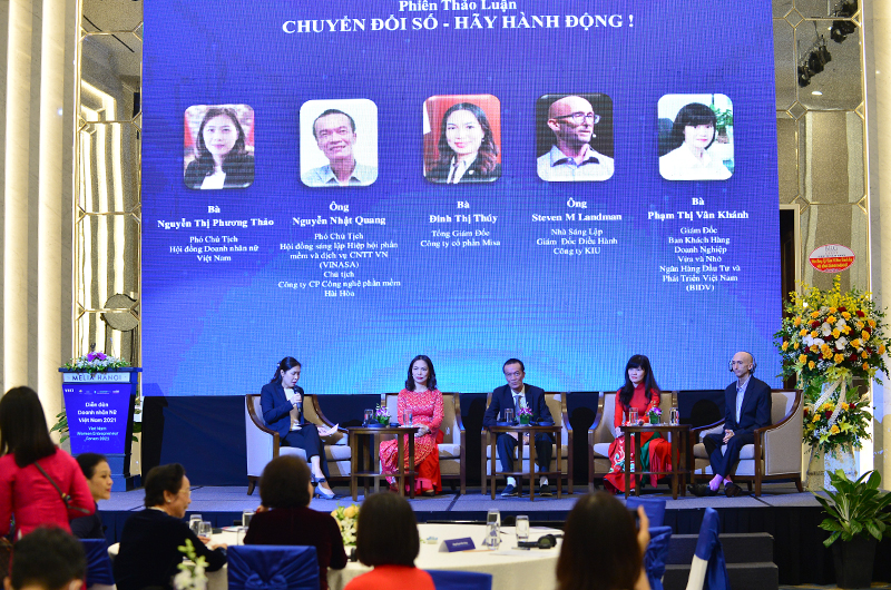 Phần Tọa đ&amp;agrave;m với chủ đề &amp;ldquo;Chuyển đổi số: Từ nhận thức đến h&amp;agrave;nh động&amp;rdquo;