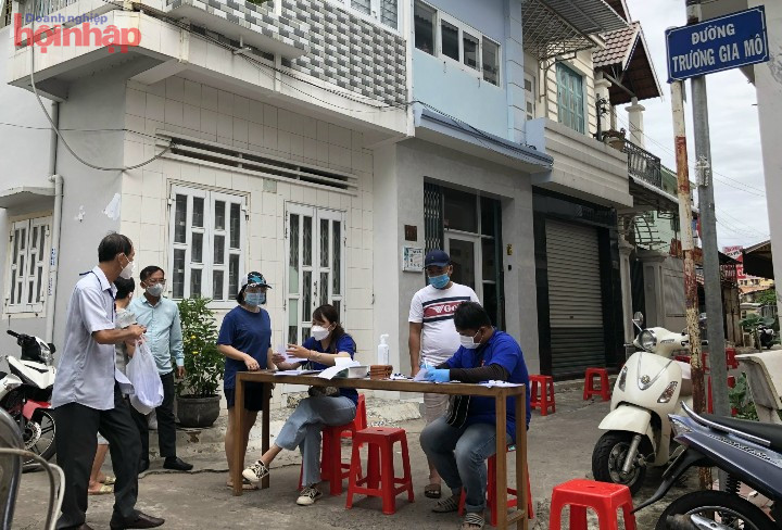 Kiểm tra, x&amp;eacute;t nghiệm PCR, s&amp;agrave;ng lọc Covid-19 cộng đồng ở khu vực nguy cơ cao P.Đức nghĩa - Tp.Phan Thiết, s&amp;aacute;ng 17/10.