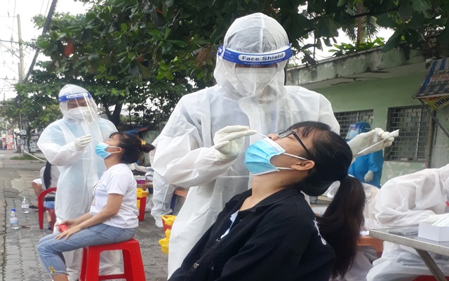 C&amp;aacute;c địa phương lấy mẫu test nhanh v&amp;agrave; PCR cho 11.058.569 lượt người, c&amp;oacute; 180.820 trường hợp dương t&amp;iacute;nh (tỷ lệ 1,64%).