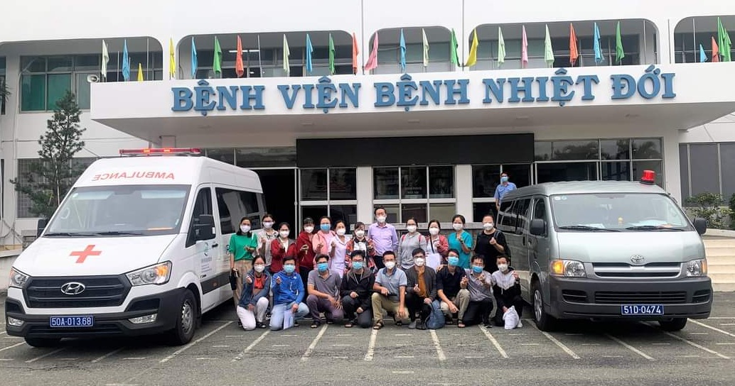 Đo&amp;agrave;n y, b&amp;aacute;c sĩ Bệnh viện Bệnh Nhiệt đới TP.HCM l&amp;ecirc;n đường hỗ trợ tỉnh S&amp;oacute;c Trăng chống dịch Covid-19