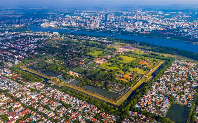 Th&amp;agrave;nh phố Huế nh&amp;igrave;n từ tr&amp;ecirc;n cao xuống