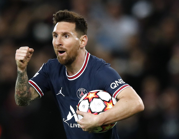 Messi ăn mừng b&amp;agrave;n gỡ 2-2 cho PSG