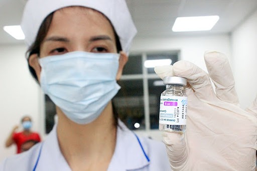 Tỉnh Đồng Nai r&amp;uacute;t ngắn thời gian ti&amp;ecirc;m vaccine ph&amp;ograve;ng Covid-19 mũi 2 cho người đ&amp;atilde; ti&amp;ecirc;m mũi 1 bằng vaccine AstraZeneca. (Nguồn: B&amp;aacute;o Đồng Nai)