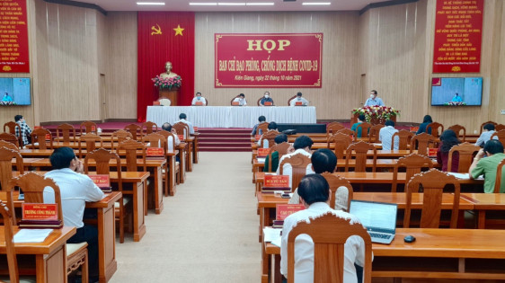 Quang cảnh Hội nghị trực tuyến sơ kết t&amp;igrave;nh h&amp;igrave;nh thực hiện c&amp;ocirc;ng t&amp;aacute;c ph&amp;ograve;ng, chống dịch Covid-19 tr&amp;ecirc;n địa b&amp;agrave;n tỉnh