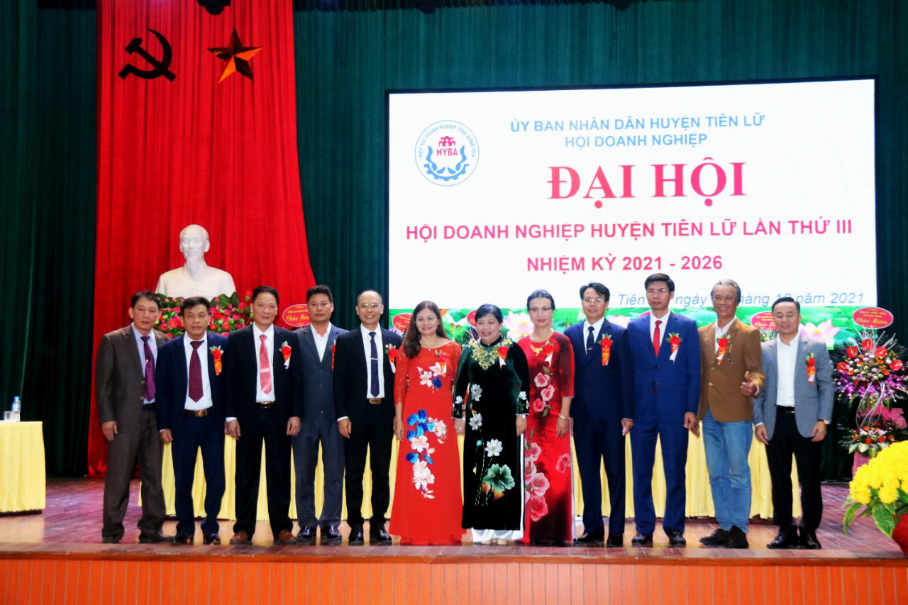 BCH Hội Doanh nghiệp huyện Ti&amp;ecirc;n Lữ kh&amp;oacute;a III, nhiệm kỳ 2021 - 2026 ra mắt Đại hội v&amp;agrave; chụp ảnh lưu nhiệm c&amp;ugrave;ng c&amp;aacute;c đại biểu