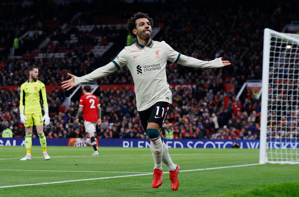 Salah lập c&amp;uacute; hat-trick v&amp;agrave;o lưới Manchester United