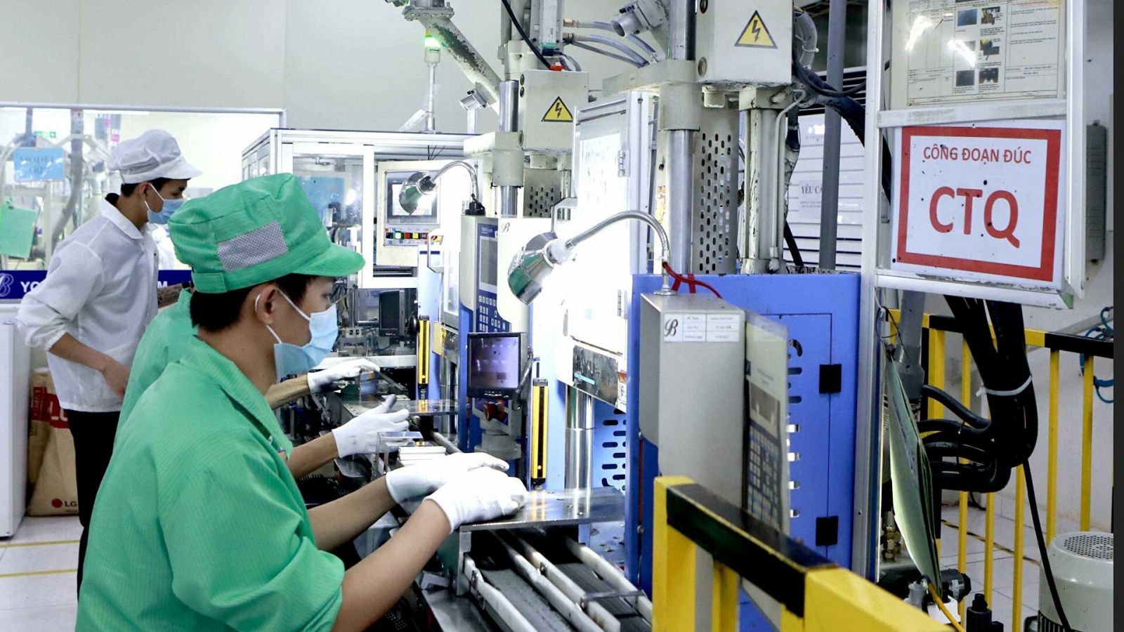 Việc ban h&amp;agrave;nh Nghị định số 92/2021/NĐ-CP ng&amp;agrave;y 27/10/2021 sẽ g&amp;oacute;p phần hỗ trợ c&amp;aacute;c doanh nghiệp, người d&amp;acirc;n vượt qua kh&amp;oacute; khăn do t&amp;aacute;c động của dịch COVID-19. Ảnh: Internet