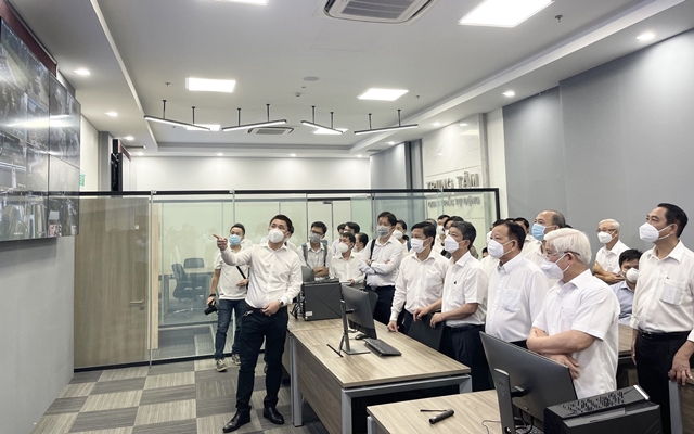 Đo&amp;agrave;n l&amp;agrave;m việc của B&amp;iacute; thư Tỉnh ủy v&amp;agrave; l&amp;atilde;nh đạo c&amp;aacute;c Sở ban ng&amp;agrave;nh tỉnh B&amp;igrave;nh Dương đ&amp;atilde; đến thăm v&amp;agrave; l&amp;agrave;m việc Trung t&amp;acirc;m điều h&amp;agrave;nh th&amp;ocirc;ng minh