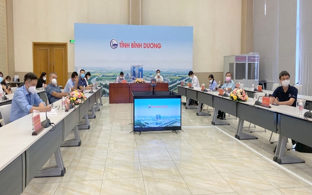 Tại điểm cầu B&amp;igrave;nh Dương, Sở C&amp;ocirc;ng thương, Sở Giao th&amp;ocirc;ng &amp;ndash; Vận tải chủ tr&amp;igrave; hội thảo. Tham dự c&amp;oacute; l&amp;atilde;nh đạo c&amp;aacute;c sở, ng&amp;agrave;nh li&amp;ecirc;n quan, hiệp hội logistics v&amp;agrave; c&amp;aacute;c doanh nghiệp vận tải tr&amp;ecirc;n địa b&amp;agrave;n tỉnh