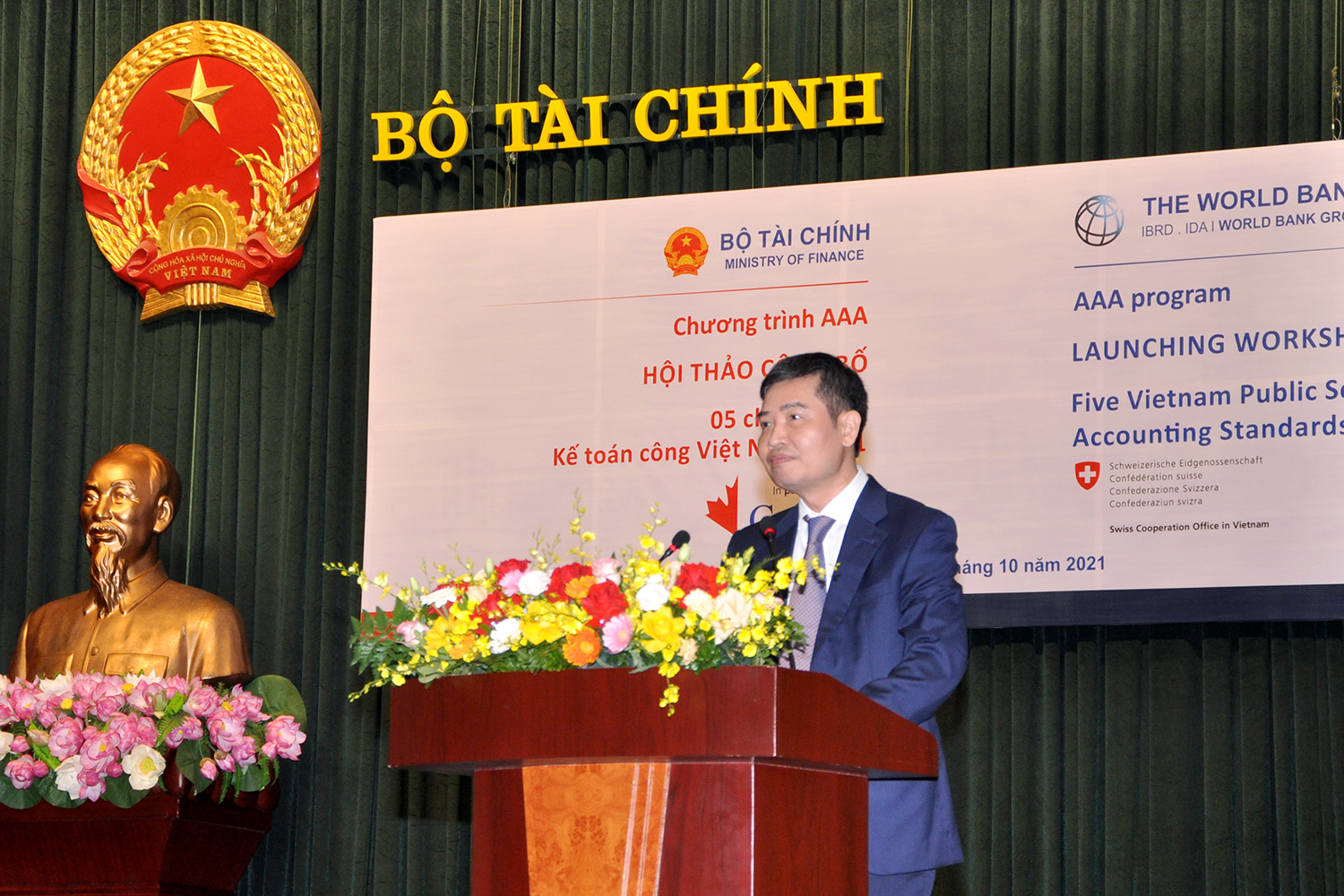 Thứ trưởng Bộ T&amp;agrave;i ch&amp;iacute;nh Tạ Anh Tuấn