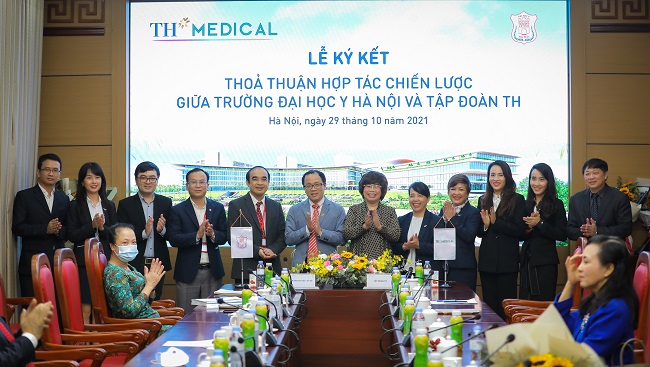 Lễ k&amp;yacute; kết thỏa thuận hợp t&amp;aacute;c chiến lược của Tập đo&amp;agrave;n TH v&amp;agrave; Đại học Y H&amp;agrave; Nội
