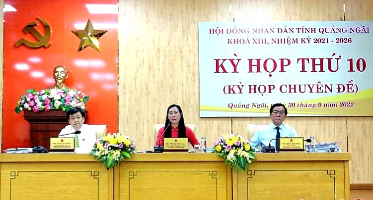 Chiều 30/9, tại kỳ họp thứ 10, HĐND tỉnh Quảng Ng&amp;atilde;i kh&amp;oacute;a XIII, nhiệm kỳ 2021-2026,