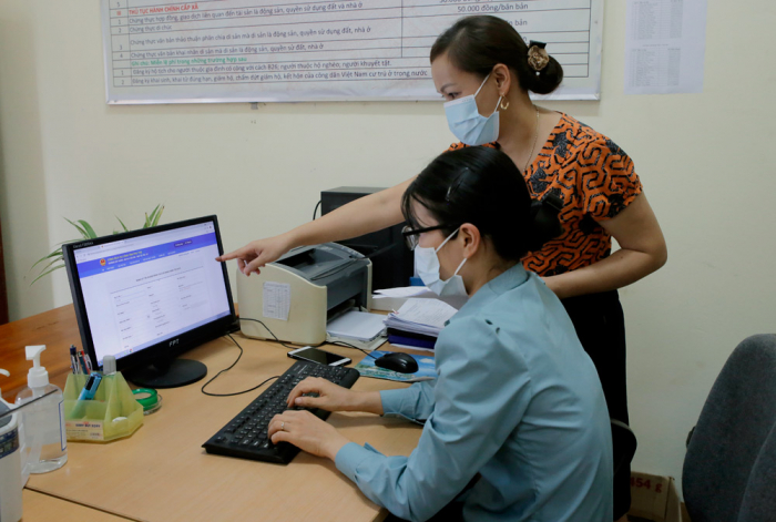 Tiếp nhận, giải quyết TTHC tr&amp;ecirc;n Cổng Dịch vụ c&amp;ocirc;ng trực tuyến của tỉnh tại x&amp;atilde; Y&amp;ecirc;n Kỳ (Hạ H&amp;ograve;a)
