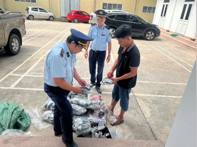 Ti&amp;ecirc;u hủy to&amp;agrave;n bộ số h&amp;agrave;ng h&amp;oacute;a vi phạm