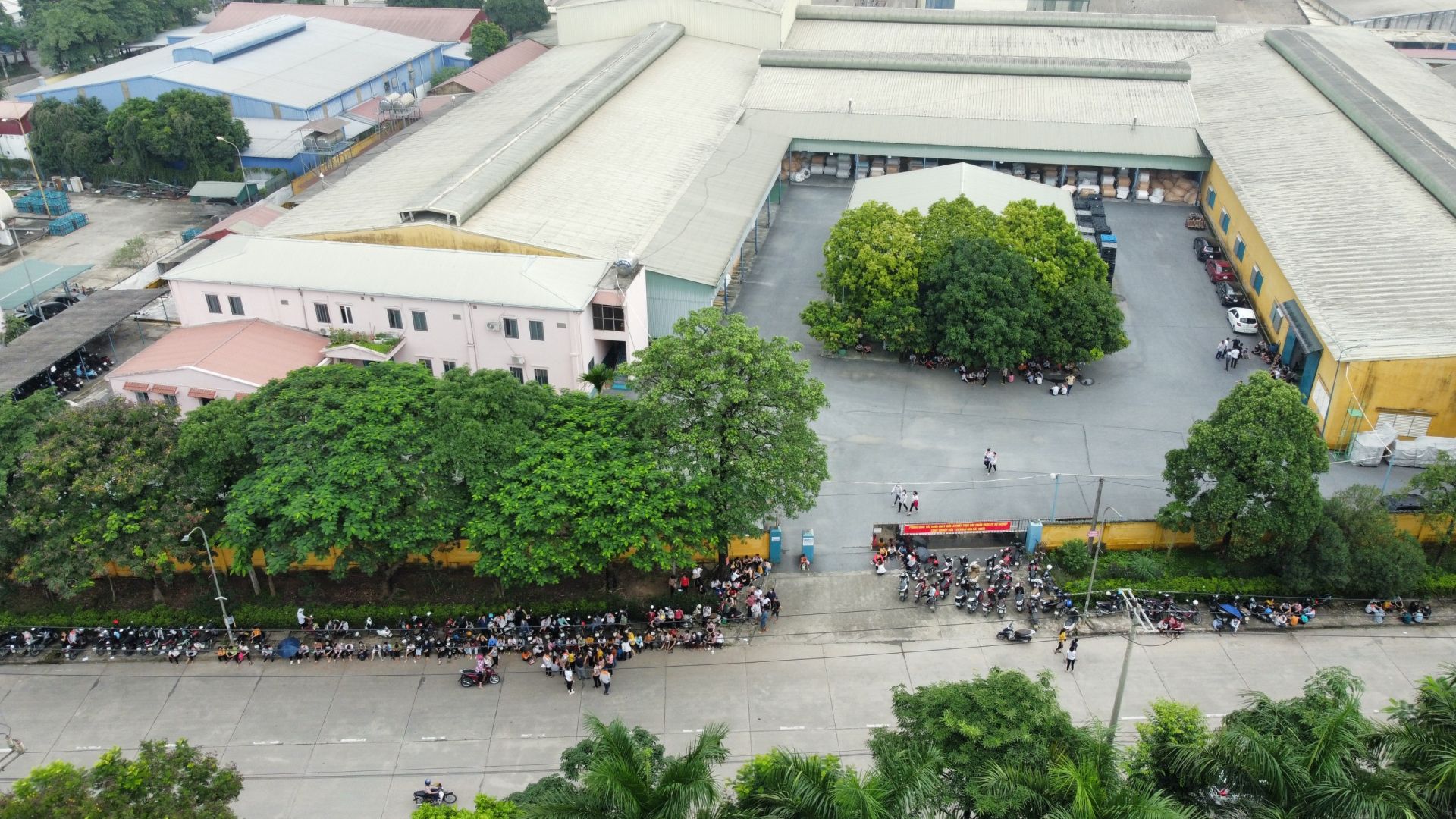 C&amp;aacute;c c&amp;ocirc;ng nh&amp;acirc;n nghỉ việc tập thể để y&amp;ecirc;u cầu đối thoại với ban l&amp;atilde;nh đạo C&amp;ocirc;ng ty TNHH Nam Kang Ph&amp;uacute; Thọ