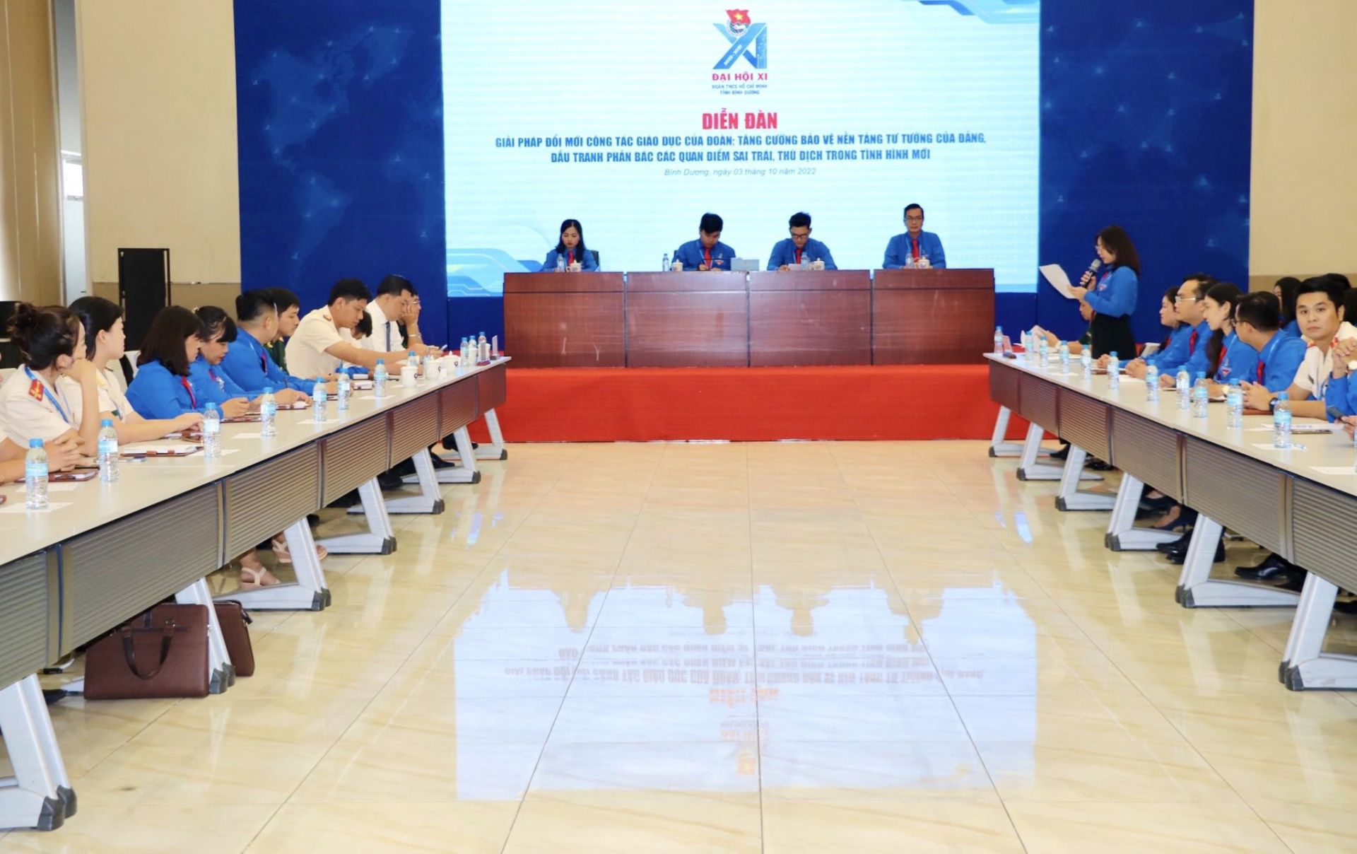 To&amp;agrave;n cảnh Diễn đ&amp;agrave;n b&amp;agrave;n về giải ph&amp;aacute;p đổi mới c&amp;ocirc;ng t&amp;aacute;c gi&amp;aacute;o dục của Đo&amp;agrave;n trong bối cảnh mới