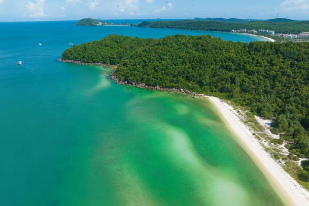 B&amp;atilde;i Sao l&amp;agrave; b&amp;atilde;i biển nổi tiếng h&amp;agrave;ng đầu đảo Ngọc. Ảnh Sun Property