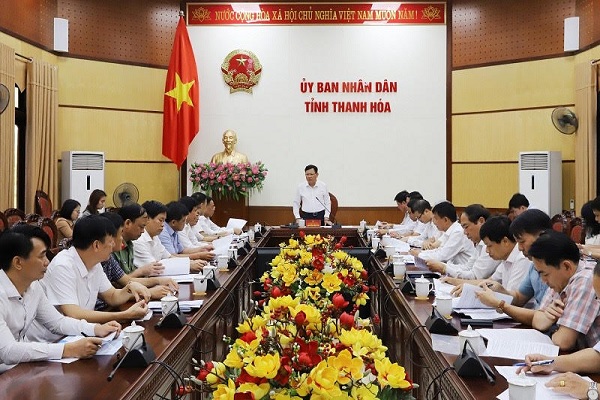 Đồng ch&amp;iacute; Nguyễn Văn Thi, Ủy vi&amp;ecirc;n Ban Thường vụ Tỉnh ủy, Ph&amp;oacute; Chủ tịch Thường trực UBND tỉnh chủ tr&amp;igrave; cuộc họp.