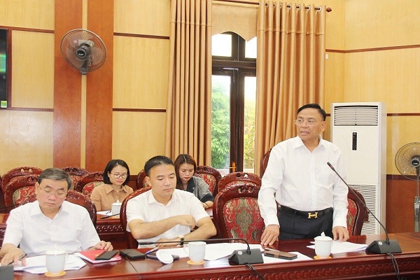 Chủ tịch Hiệp hội DN tỉnh Cao Tiến Đoan tham gia &amp;yacute; kiến b&amp;igrave;nh chọn.