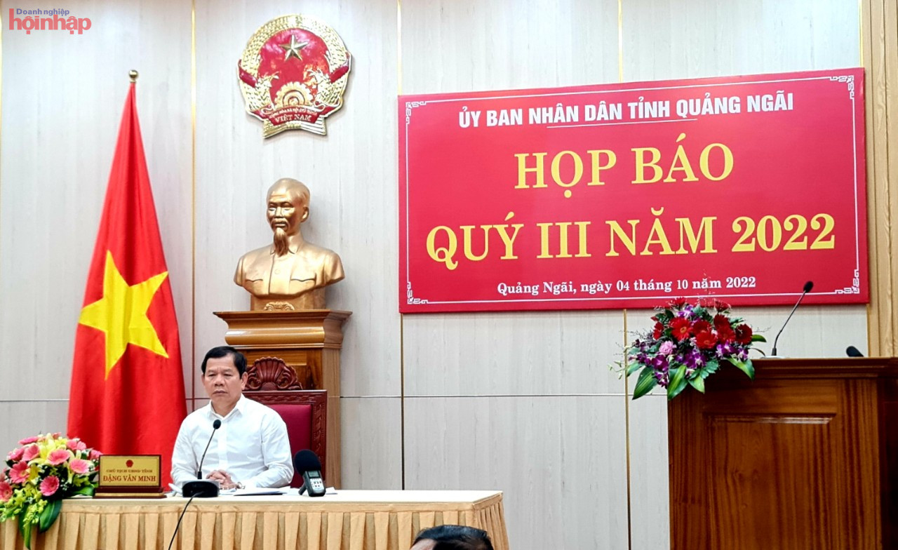 Chủ tịch UBND tỉnh Đặng Văn Minh chủ tr&amp;igrave; họp b&amp;aacute;o qu&amp;yacute; III/2022 để th&amp;ocirc;ng tin về t&amp;igrave;nh h&amp;igrave;nh kinh tế- x&amp;atilde; hội của tỉnh trong 9 th&amp;aacute;ng qua v&amp;agrave; nhiệm vụ những th&amp;aacute;ng cuối năm 2022.