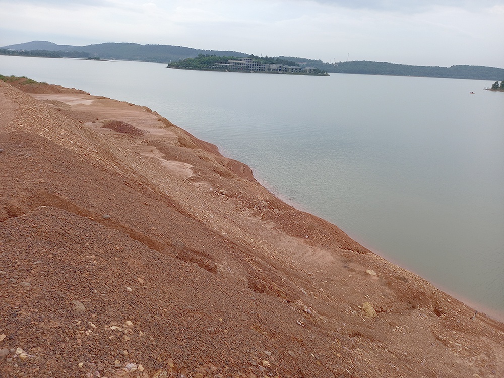 V&amp;agrave;o năm 2020, vụ việc x&amp;acirc;m lấn hồ Đại Lải g&amp;acirc;y r&amp;uacute;ng động trong dư luận.