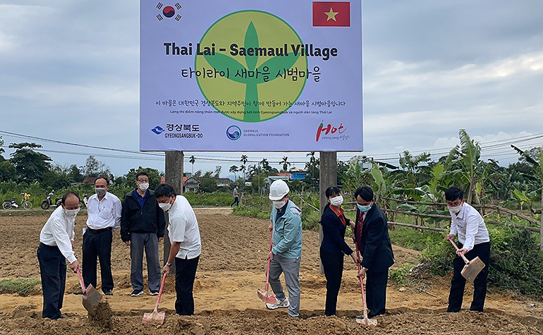 Đại diện Quỹ SGF khởi động chương trình xây dựng nông thôn mới ở Đà Nẵng. Đại diện Quỹ SGF khởi động chương trình xây dựng nông thôn mới ở Đà Nẵng.