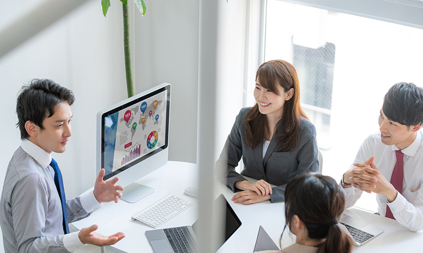 nhiều doanh nghiệp l&amp;agrave;m bộ nhận diện thương hiệu với một agency v&amp;agrave; l&amp;agrave;m chiến lược định vị với một agency kh&amp;aacute;c