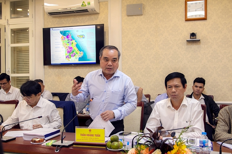 Ph&amp;oacute; Chủ tịch Thường trực UBND tỉnh Quảng Ng&amp;atilde;i Trần Ho&amp;agrave;ng Tuấn thay mặt địa phương tiếp thu c&amp;aacute;c &amp;yacute; kiến g&amp;oacute;p &amp;yacute; của Hội đồng thẩm định
