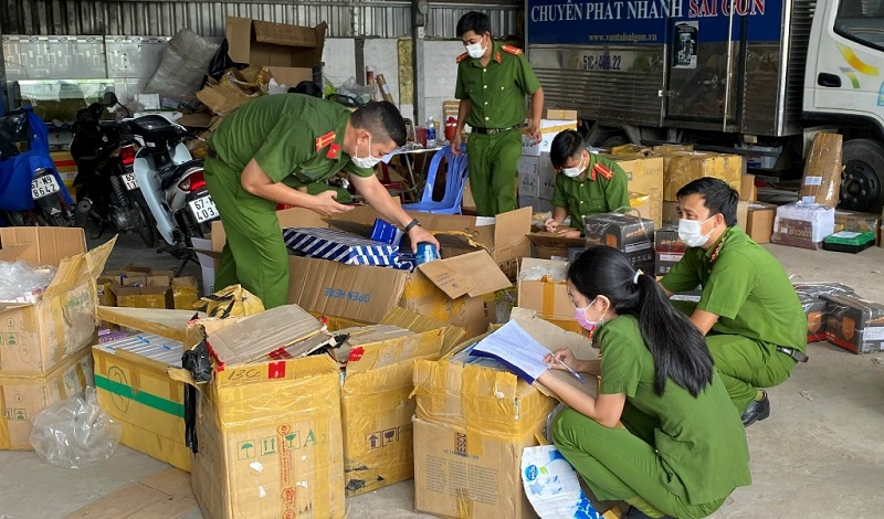 Trưởng ban Chỉ đạo điều h&amp;agrave;nh gi&amp;aacute; đ&amp;atilde; chỉ đạo c&amp;aacute;c bộ, ng&amp;agrave;nh triển khai c&amp;aacute;c giải ph&amp;aacute;p quản l&amp;yacute;, điều h&amp;agrave;nh, b&amp;igrave;nh ổn gi&amp;aacute;