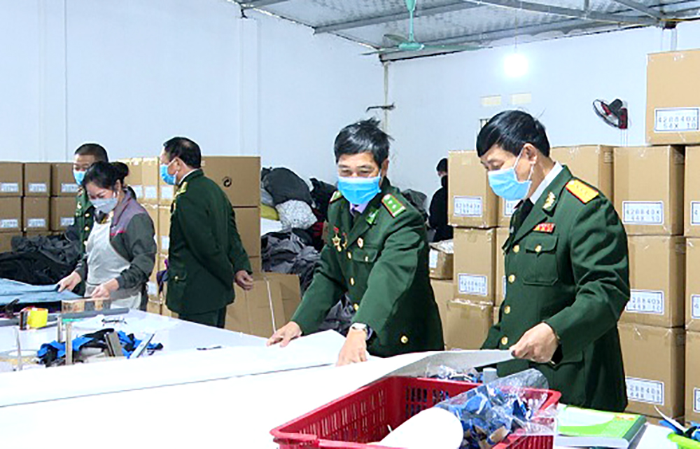 Công ty TNHH Sơn Thủy của CCB Ma Văn Sơn giải quyết việc làm cho nhiều lao động. Công ty TNHH Sơn Thủy của CCB Ma Văn Sơn giải quyết việc làm cho nhiều lao động.