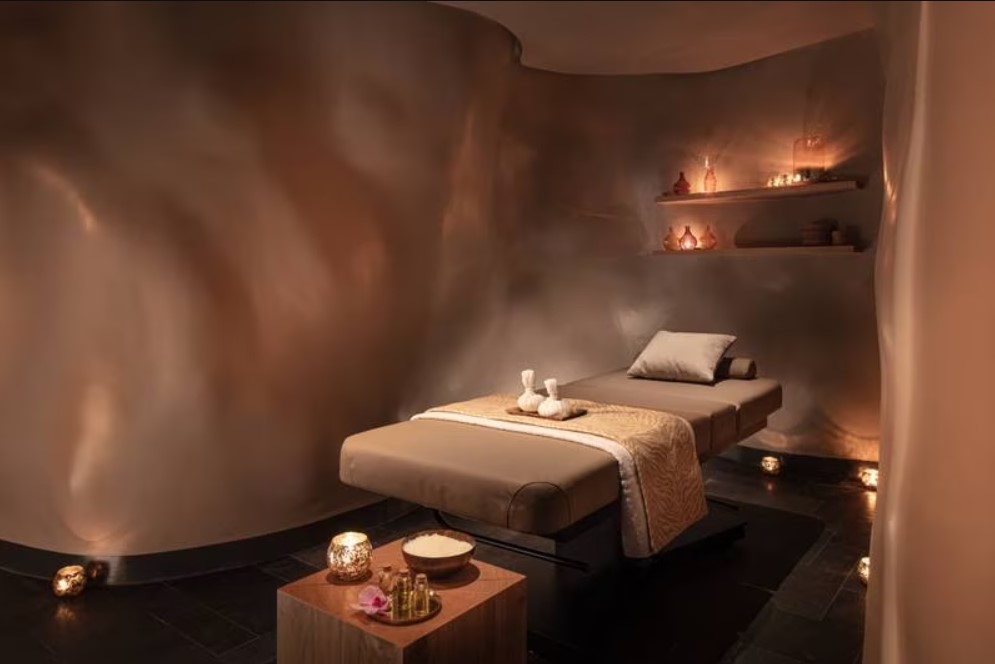 B&amp;ecirc;n trong một trong những ph&amp;ograve;ng trị liệu thư gi&amp;atilde;n tại kh&amp;aacute;ch sạn Anantara New York Palace Budapest.&amp;nbsp;Ảnh: Anantara