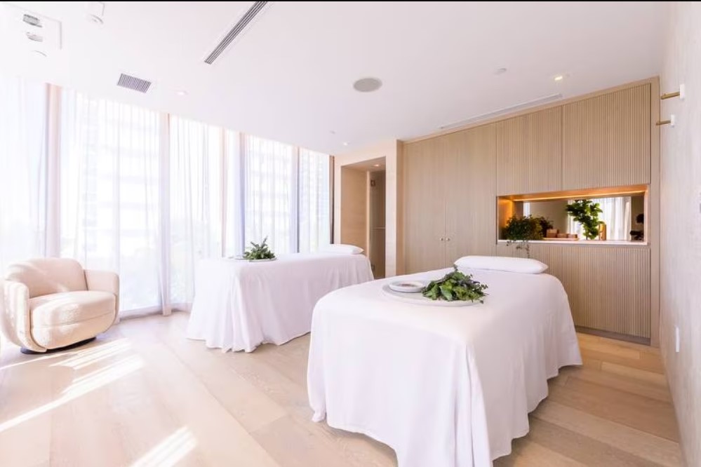 W South Beach sử dụng l&amp;ocirc; hội l&amp;agrave;m m&amp;aacute;t trong c&amp;aacute;c liệu ph&amp;aacute;p spa của m&amp;igrave;nh.&amp;nbsp;Ảnh: W Hotels