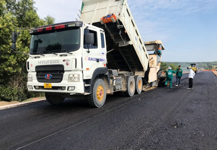 Thi c&amp;ocirc;ng c&amp;ocirc;ng tr&amp;igrave;nh đường trục ven biển ĐT.719B đoạn Phan Thiết - K&amp;ecirc; G&amp;agrave;