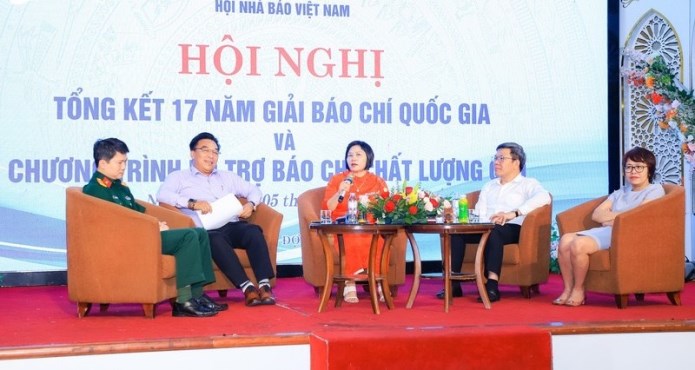 Tọa đ&amp;agrave;m chia sẻ kinh nghiệm thực hiện t&amp;aacute;c phẩm tham dự Giải B&amp;aacute;o ch&amp;iacute; Quốc gia tại hội nghị