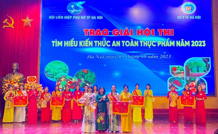 Ảnh minh họaTrao giải Nhất hội thi cho đội thi huyện Thanh Tr&amp;igrave;.