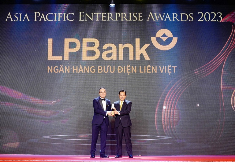 &amp;ocirc;ng L&amp;ecirc; Minh T&amp;acirc;m &amp;ndash; Th&amp;agrave;nh vi&amp;ecirc;n Hội đồng Quản trị đại diện LPBank nhận giải Doanh nghiệp xuất sắc ch&amp;acirc;u &amp;Aacute; 2023
