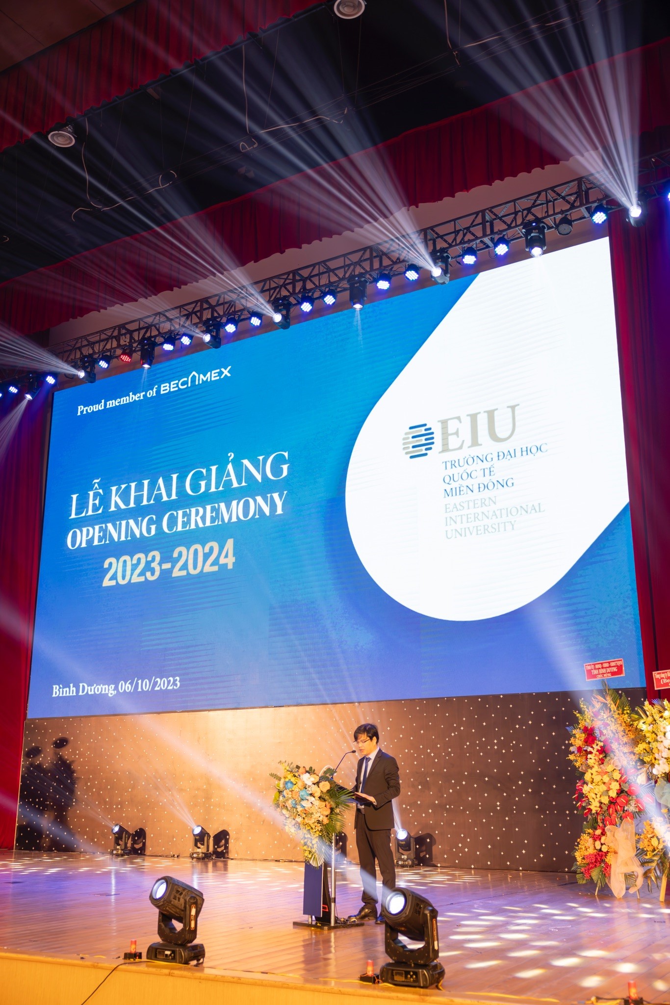 TS. Ng&amp;ocirc; Minh Đức - Hiệu trưởng Trường Đại học Quốc tế Miền Đ&amp;ocirc;ng ph&amp;aacute;t biểu tại Lễ khai giảng