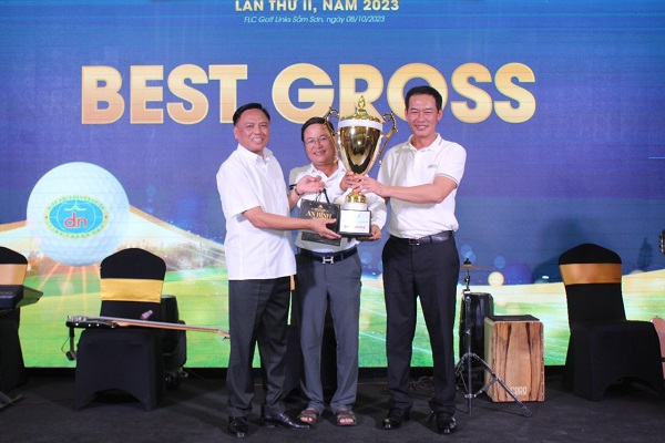 Doanh nh&amp;acirc;n L&amp;ecirc; Văn Ho&amp;agrave;n nh&amp;agrave; v&amp;ocirc; địch Giải Golf Doanh nh&amp;acirc;n Thanh H&amp;oacute;a mở rộng lần thứ 2