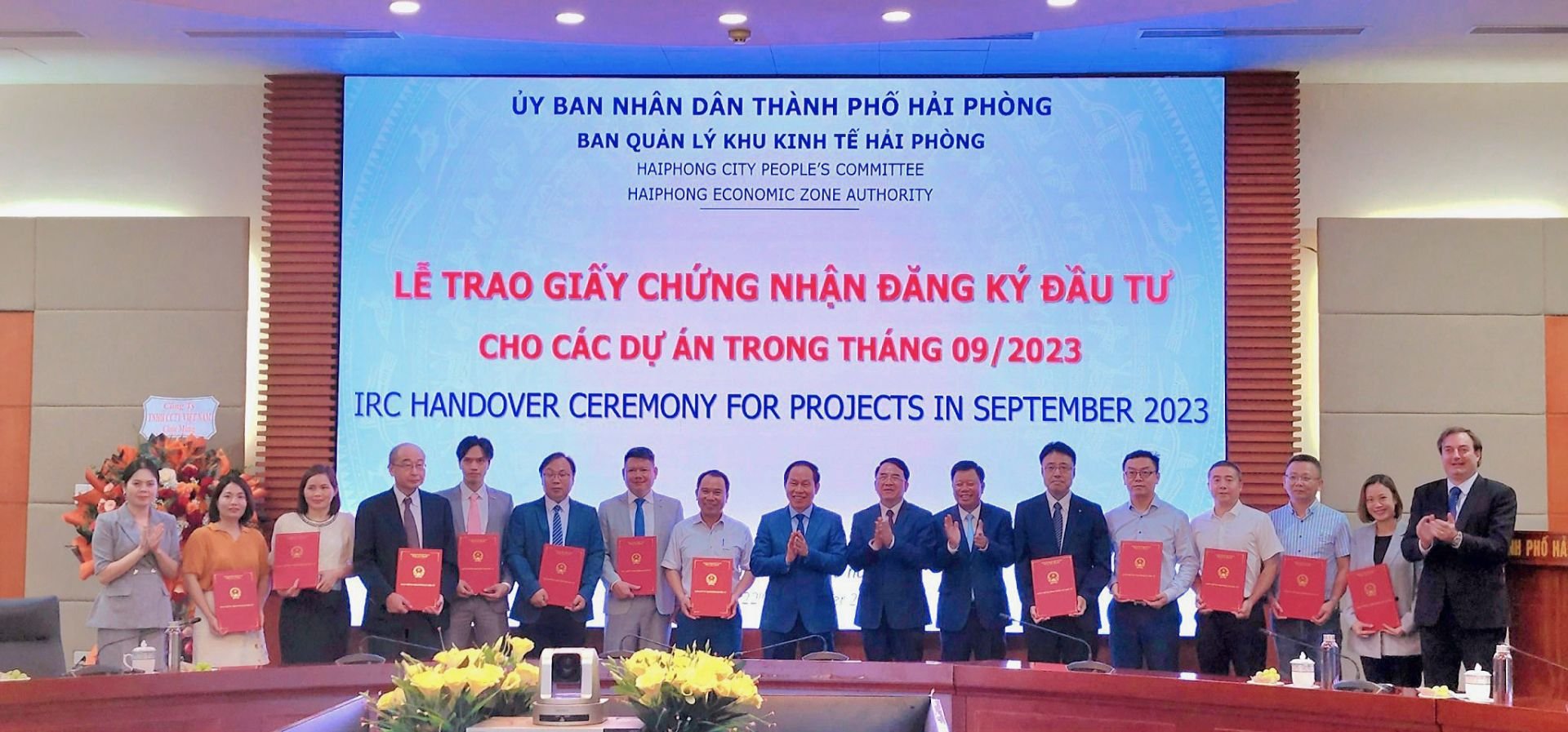 Lễ trao giấy chứng nhận đăng k&amp;yacute; đầu tư cho c&amp;aacute;c dự &amp;aacute;n trong th&amp;aacute;ng 9/2023 của UBND TP. Hải Ph&amp;ograve;ng