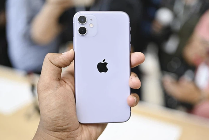 iPhone 12 tỏa ra mức bức xạ l&amp;ecirc;n đến 5,74W/kg, vượt mức giới hạn bức xạ tối đa cho ph&amp;eacute;p