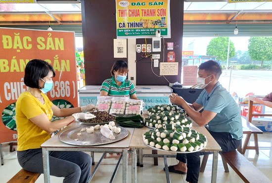 Sản phẩm b&amp;aacute;nh sắn Hiền Lương của HTX n&amp;ocirc;ng nghiệp v&amp;agrave; dịch vụ tổng hợp Chiến T&amp;uacute;, x&amp;atilde; Hiền Lương, huyện Hạ H&amp;ograve;a được c&amp;ocirc;ng nhận ba sao