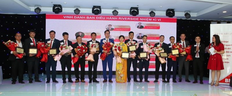 Vinh danh Ban điều h&amp;agrave;nh BNI Riverside nhiệm kỳ VI
