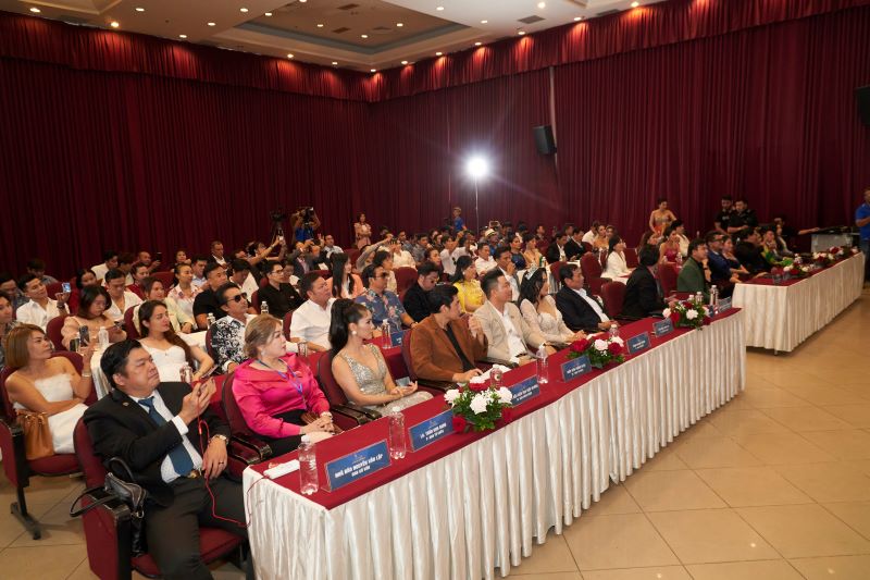 Quang cảnh buổi họp b&amp;aacute;o