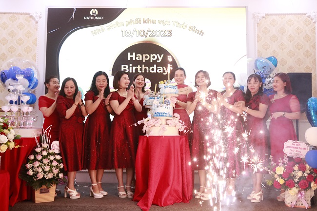 Team Natrumax Th&amp;aacute;i B&amp;igrave;nh c&amp;ugrave;ng ch&amp;uacute;c mừng sinh nhật lần thứ 3