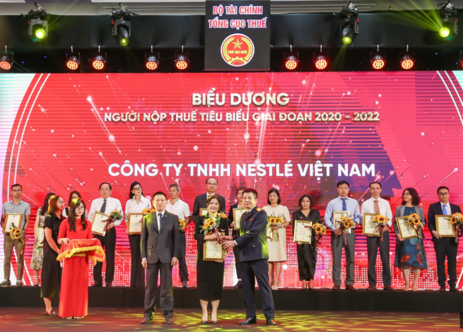Nestl&amp;eacute; Việt Nam được nhận bằng khen từ Bộ T&amp;agrave;i ch&amp;iacute;nh, nhờ những đ&amp;oacute;ng g&amp;oacute;p cho kinh tế - x&amp;atilde; hội v&amp;agrave; ng&amp;acirc;n s&amp;aacute;ch nh&amp;agrave; nước.