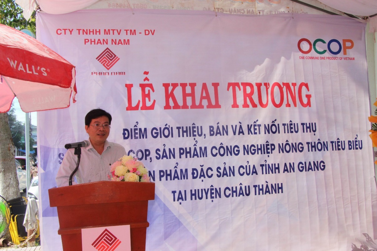 Ph&amp;oacute; Ch&amp;aacute;nh Văn ph&amp;ograve;ng điều phối N&amp;ocirc;ng th&amp;ocirc;n mới tỉnh An Giang Phạm Th&amp;aacute;i B&amp;igrave;nh ph&amp;aacute;t biểu tại buổi lễ