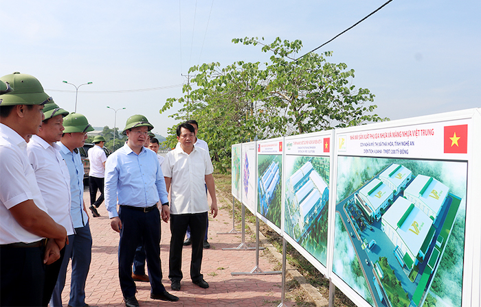 &amp;Ocirc;ng Nguyễn Đức Trung - Chủ tịch UBND tỉnh Nghệ An đi kiểm tra thực tế tại Cụm c&amp;ocirc;ng nghiệp Nghĩa Mỹ, thị x&amp;atilde; Th&amp;aacute;i Ho&amp;agrave;